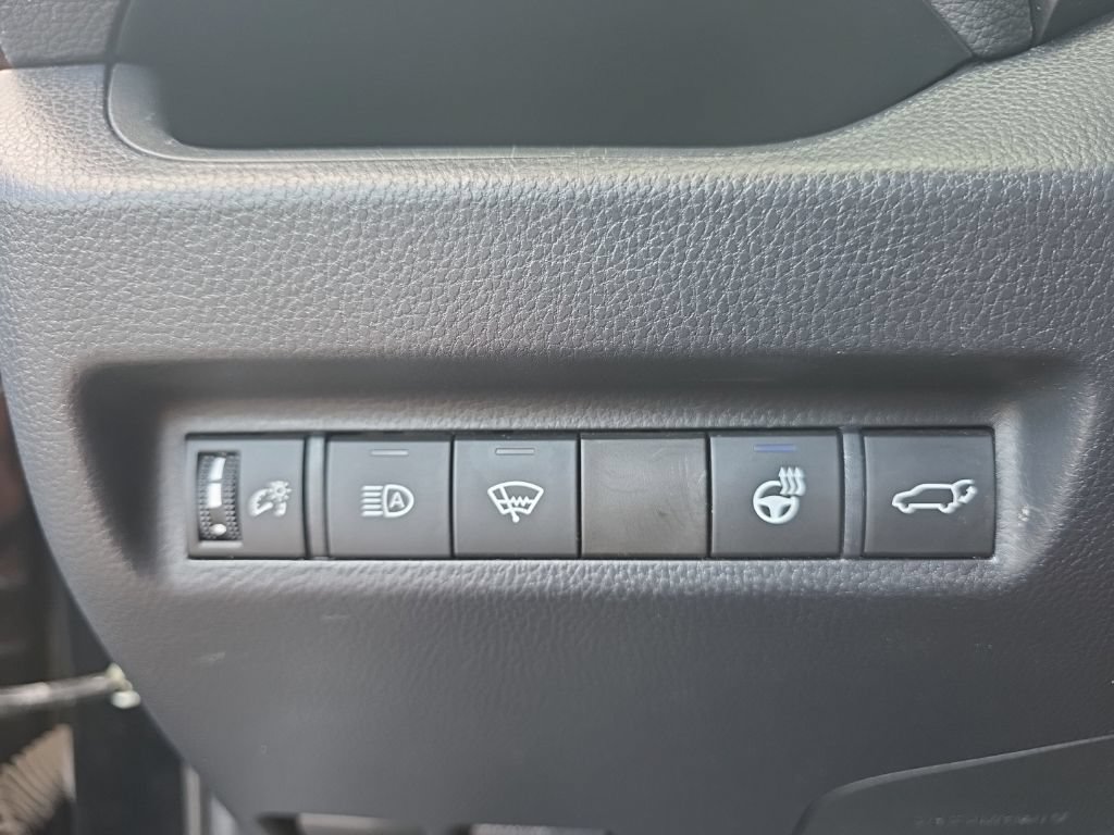 Used 2020 Toyota RAV4 XLE w/ Convenience Package AWD/4WD image 16