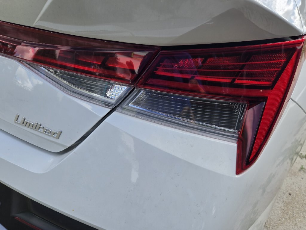 Certified 2024 Hyundai Elantra Limited FWD image 8
