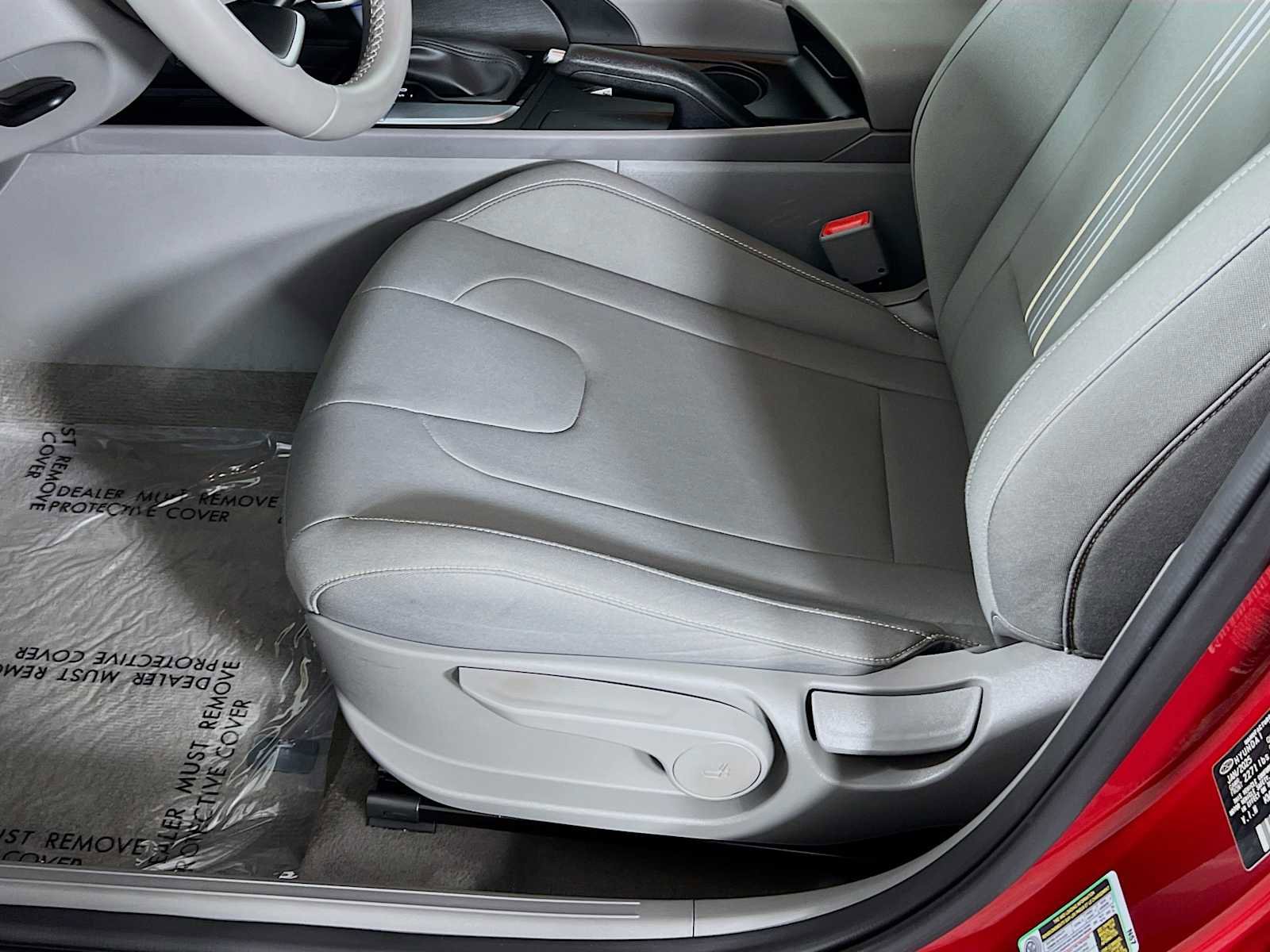 Certified 2025 Hyundai Elantra Sport FWD image 19