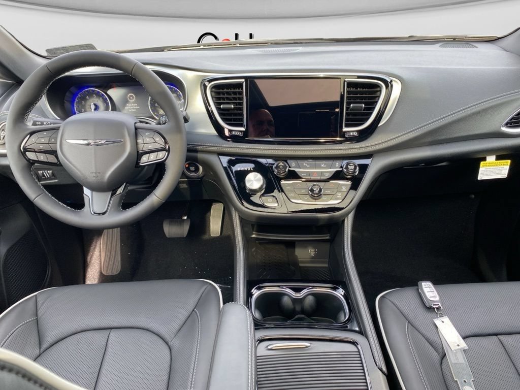 New 2026 Chrysler Pacifica Limited w/ S Appearance Package AWD/4WD image 29