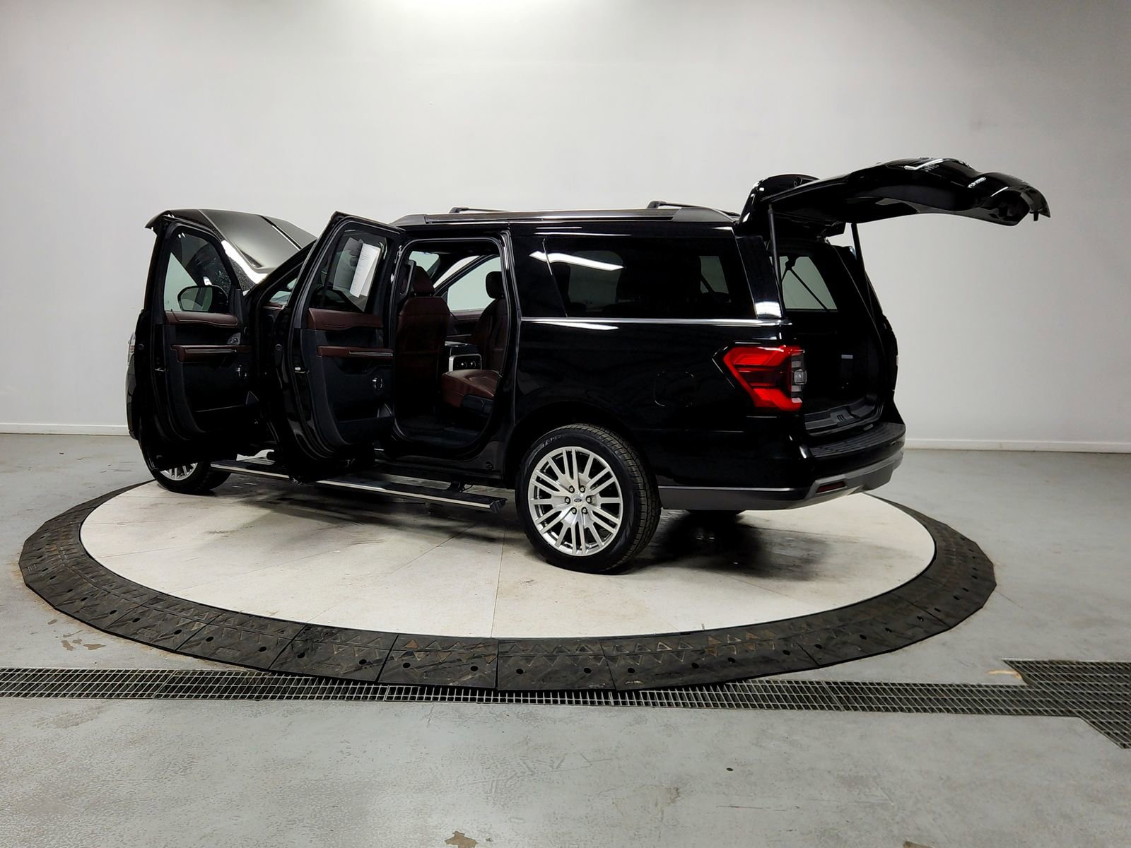 Used 2024 Ford Expedition Max Limited image 13