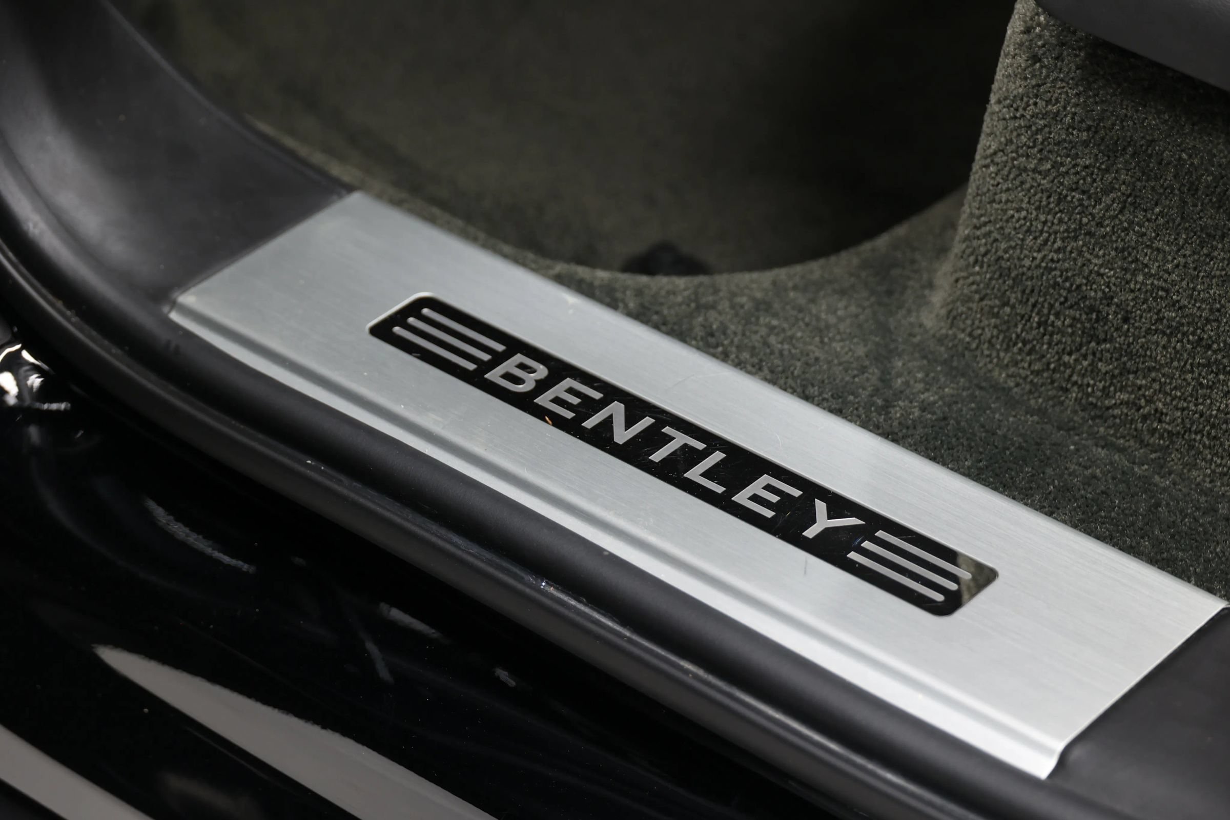 Used 2017 Bentley Bentayga AWD/4WD image 49