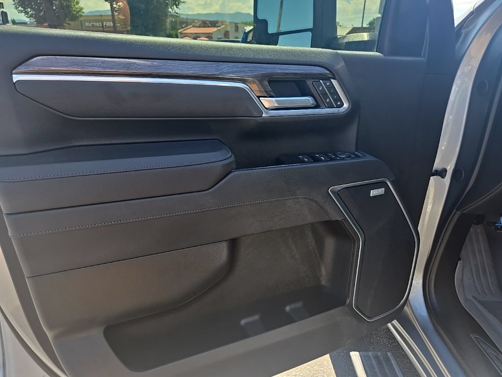Used 2025 Chevrolet Silverado 2500 LTZ w/ Trail Boss Package AWD/4WD image 9