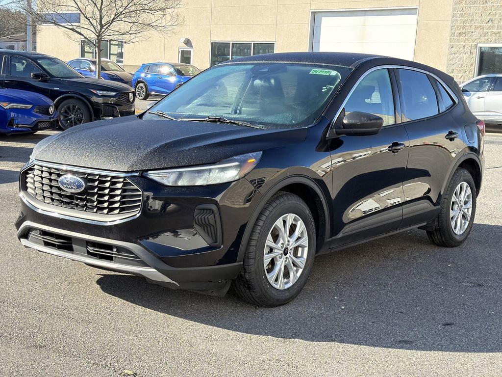 Used 2023 Ford Escape Active w/ Cold Weather Package FWD image 7