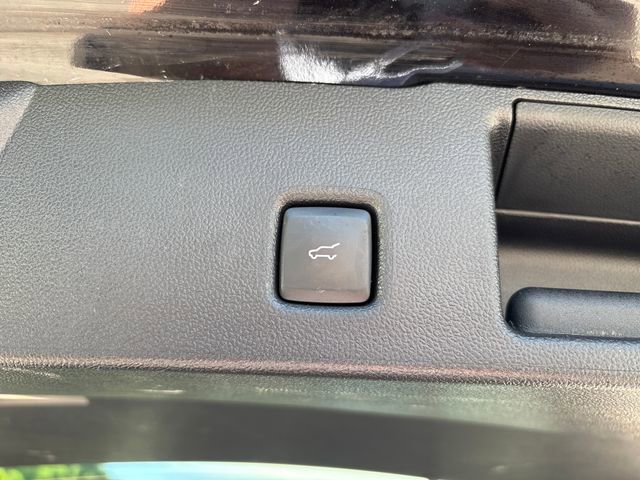 Used 2025 Ford Escape Platinum AWD/4WD image 22