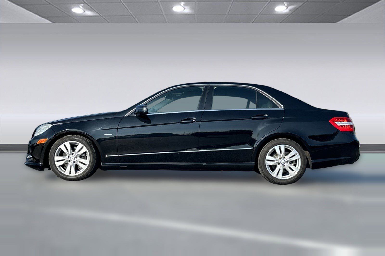 Used 2012 Mercedes-Benz E 350 BlueTEC Sedan image 2