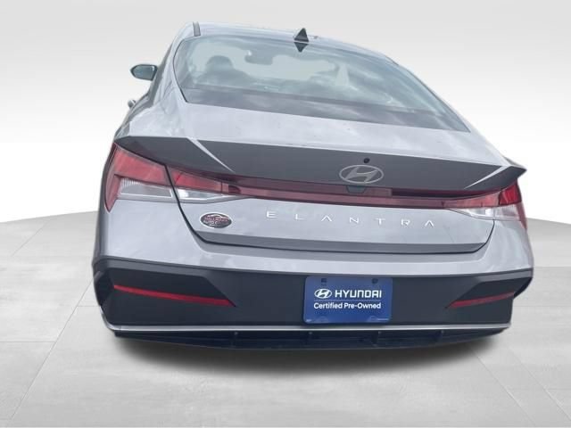Certified 2025 Hyundai Elantra SE FWD image 6