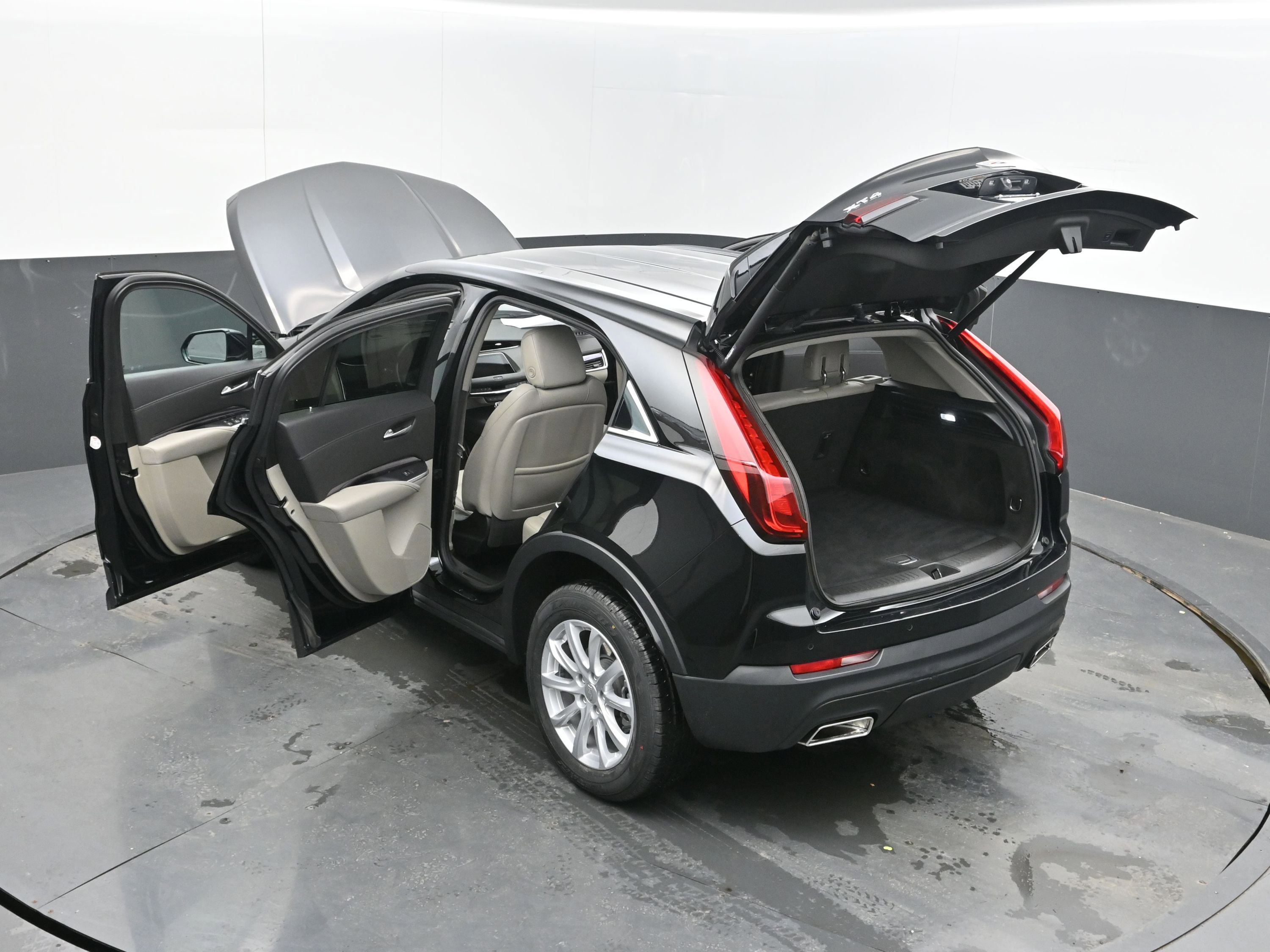 Used 2023 Cadillac XT4 Luxury w/ Cold Weather Package image 44