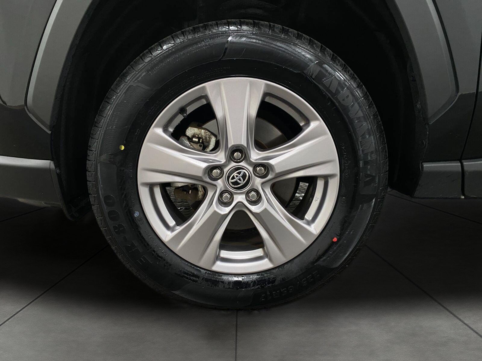 Used 2025 Toyota RAV4 XLE AWD/4WD image 12