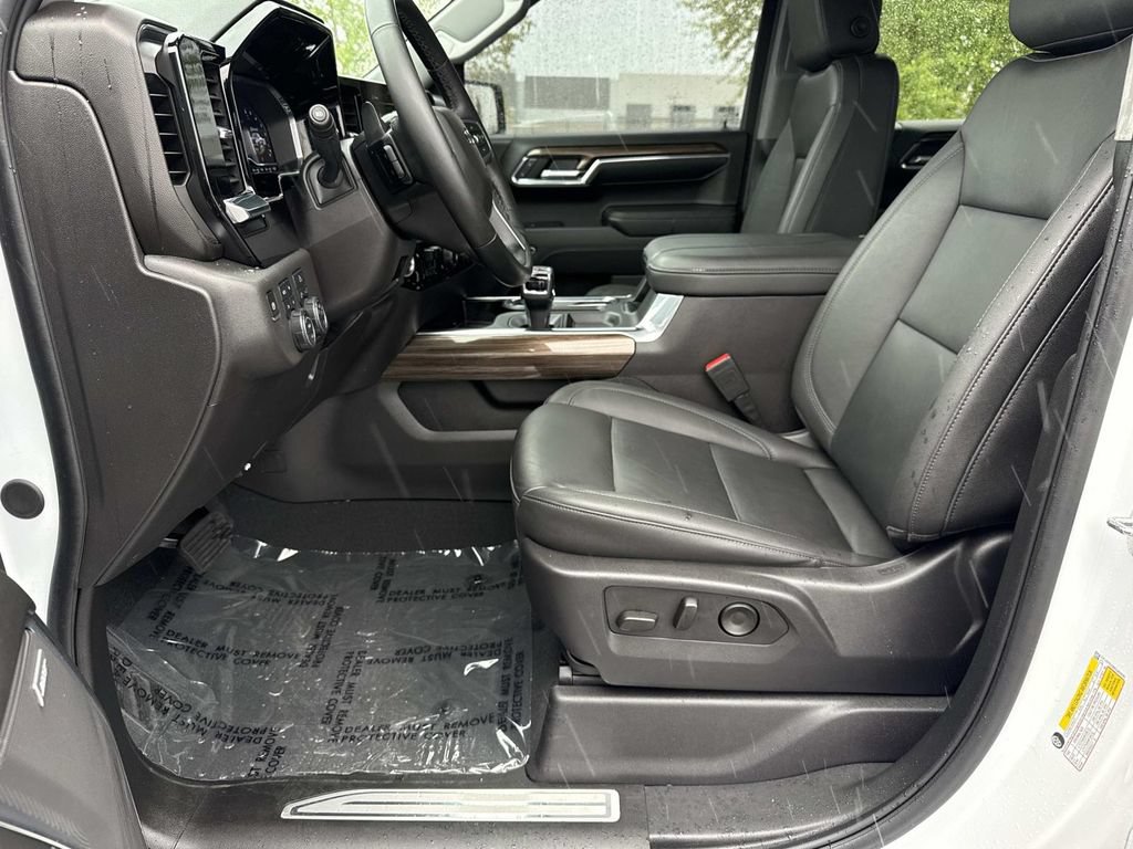 Used 2024 Chevrolet Silverado 1500 LT Trail Boss w/ Convenience Package II AWD/4WD image 24