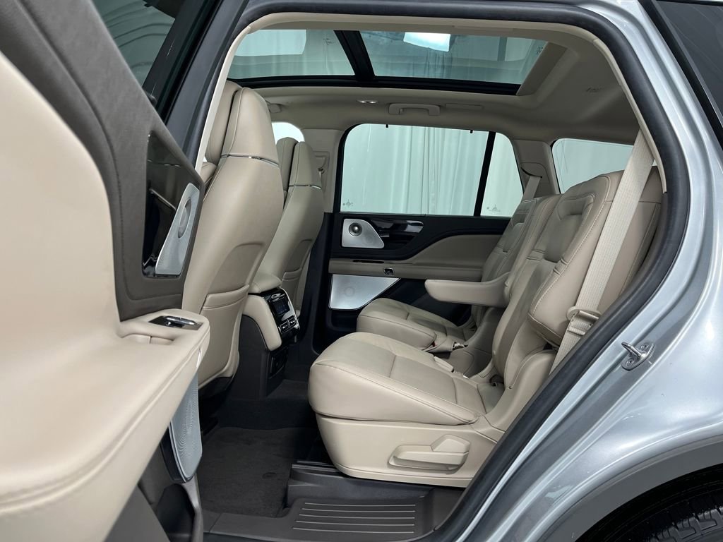 Used 2023 Lincoln Aviator Reserve w/ Equipment Group 201A AWD/4WD image 29