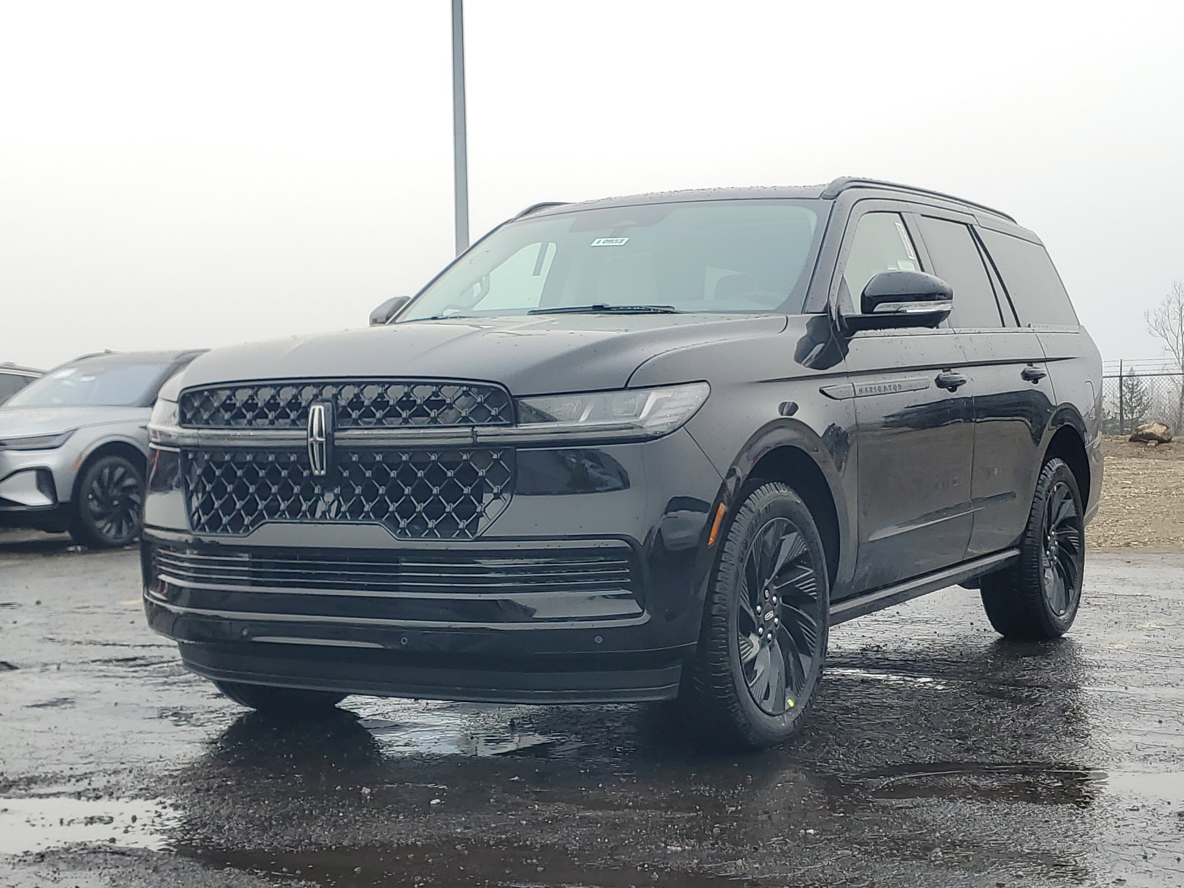 New 2026 Lincoln Navigator Reserve w/ Jet Appearance Package image 2