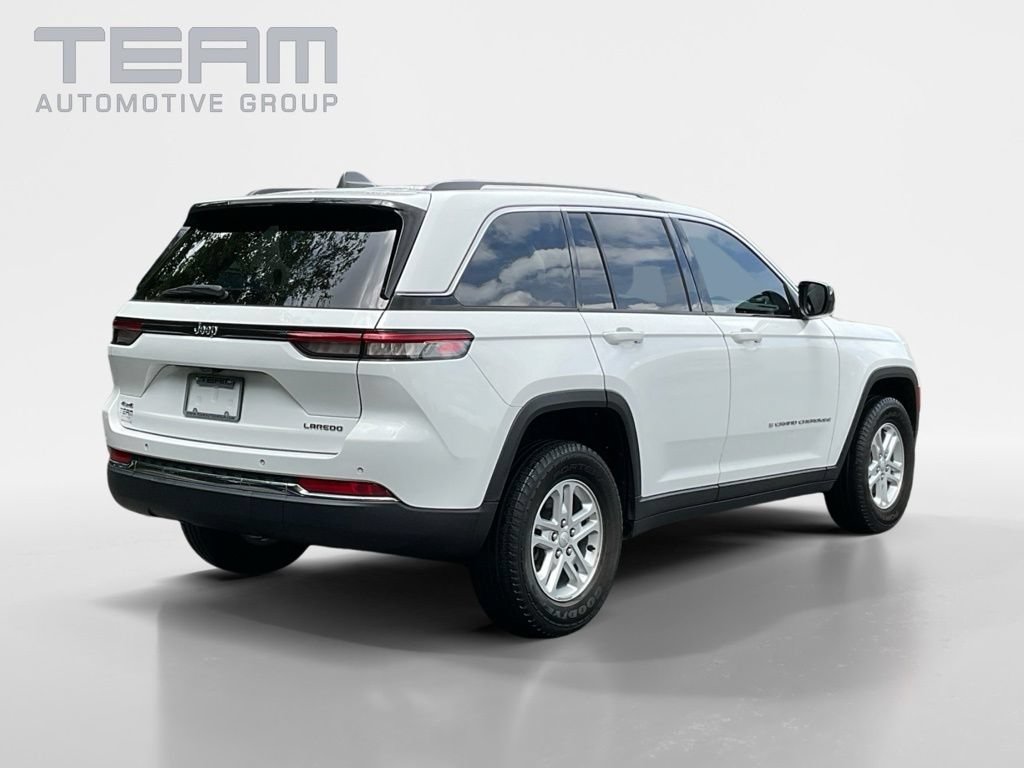 Used 2023 Jeep Grand Cherokee Laredo AWD/4WD image 7