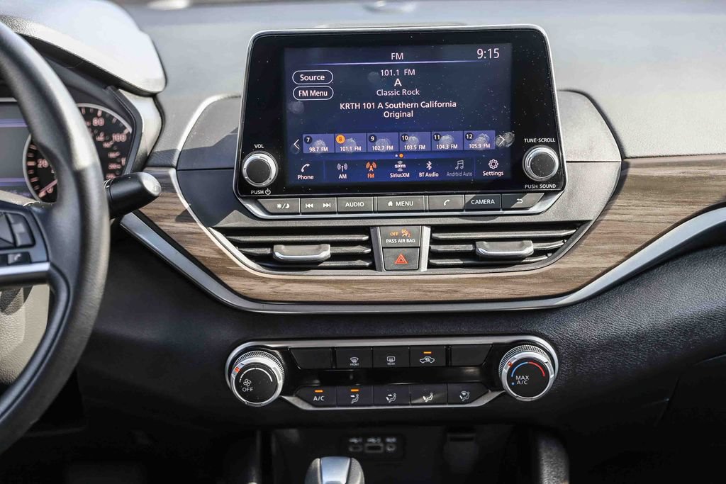 Used 2024 Nissan Altima 2.5 SV FWD image 14