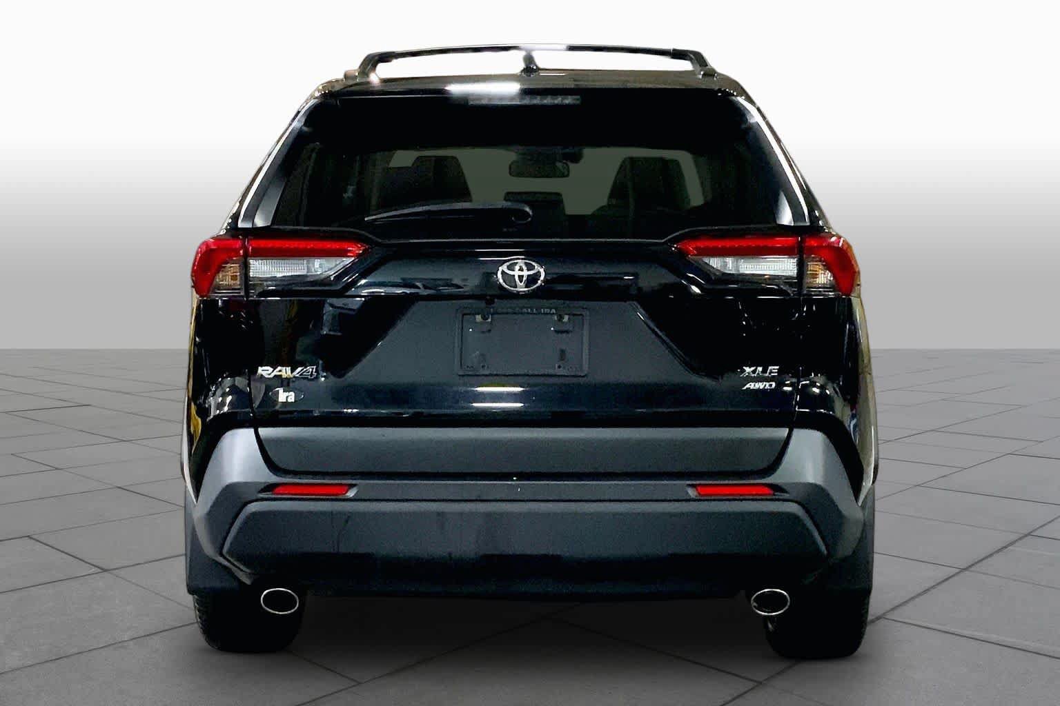 Used 2023 Toyota RAV4 XLE Premium AWD/4WD image 5