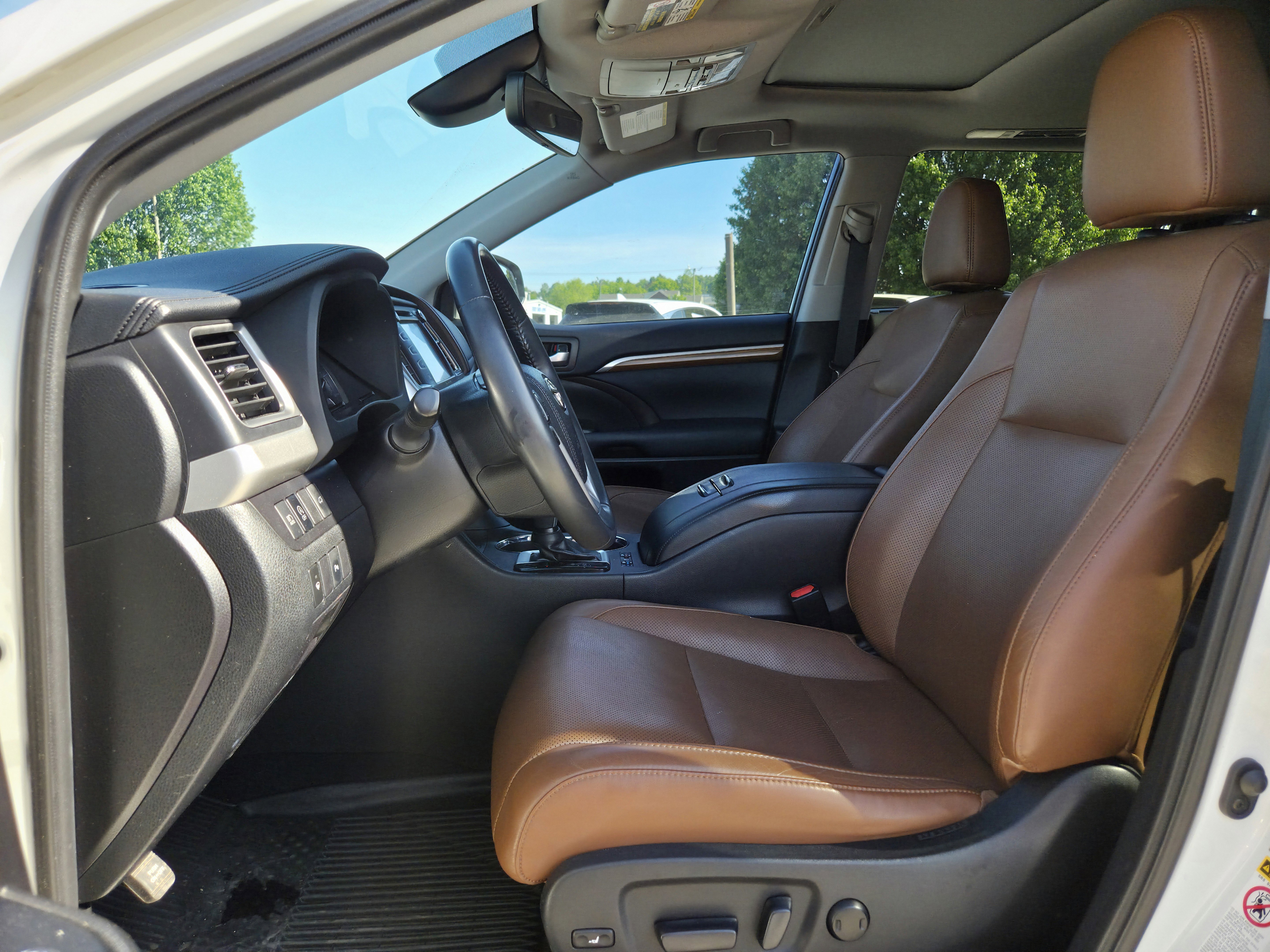 Used 2019 Toyota Highlander Limited AWD/4WD image 6