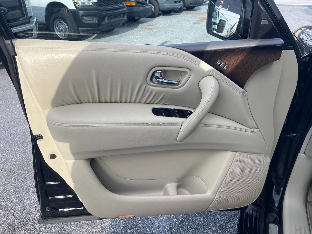 Used 2011 INFINITI QX56 Base 4x4 4dr SUV w/ Deluxe Touring Pkg image 29