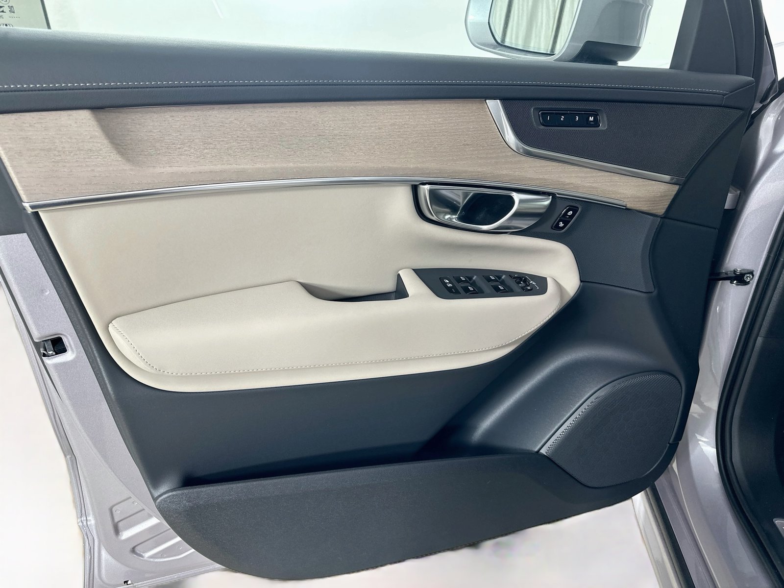 New 2026 Volvo XC90 T8 Plus w/ Protection Package AWD/4WD image 16