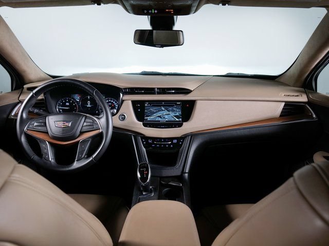 Used 2018 Cadillac XT5 Platinum w/ Driver Assist Package AWD/4WD image 4