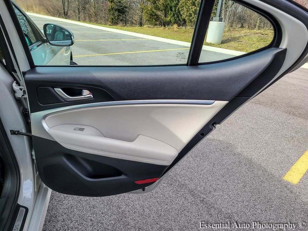 Used 2024 Genesis G70 2.5T image 30