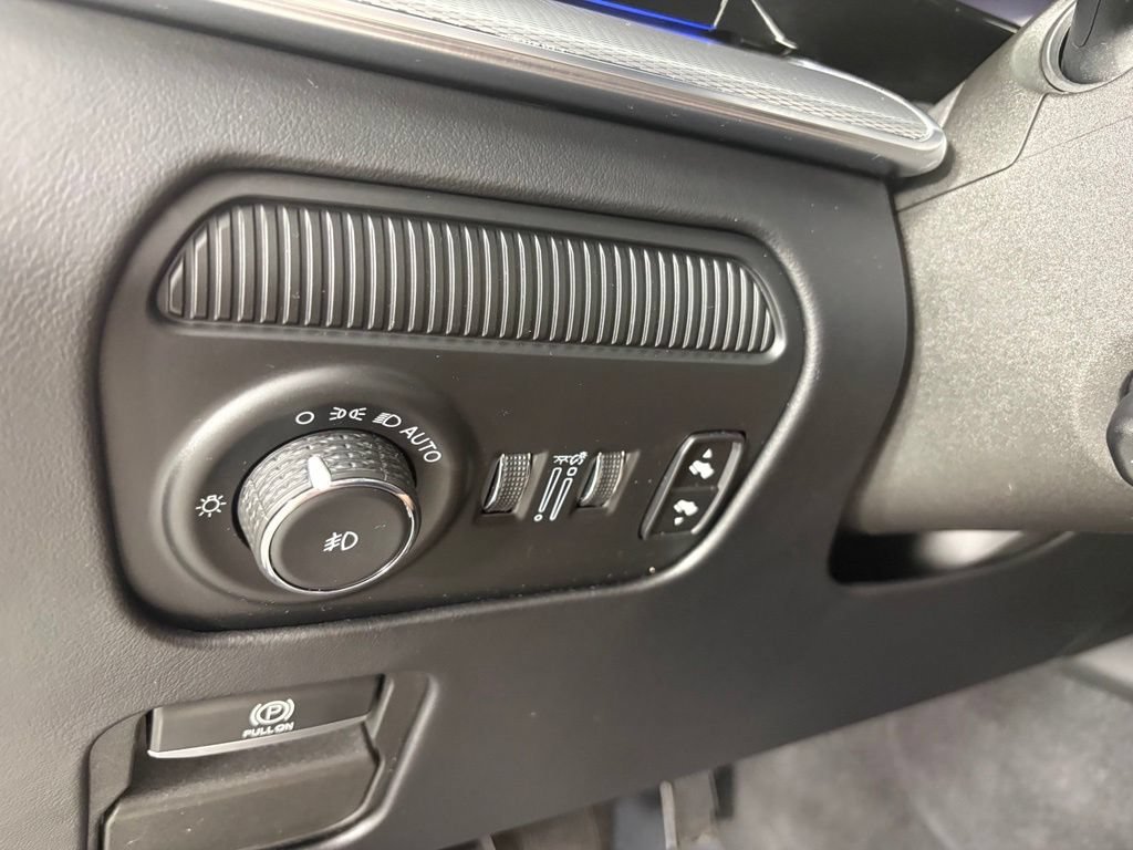 Used 2023 Jeep Grand Wagoneer Series III AWD/4WD image 34