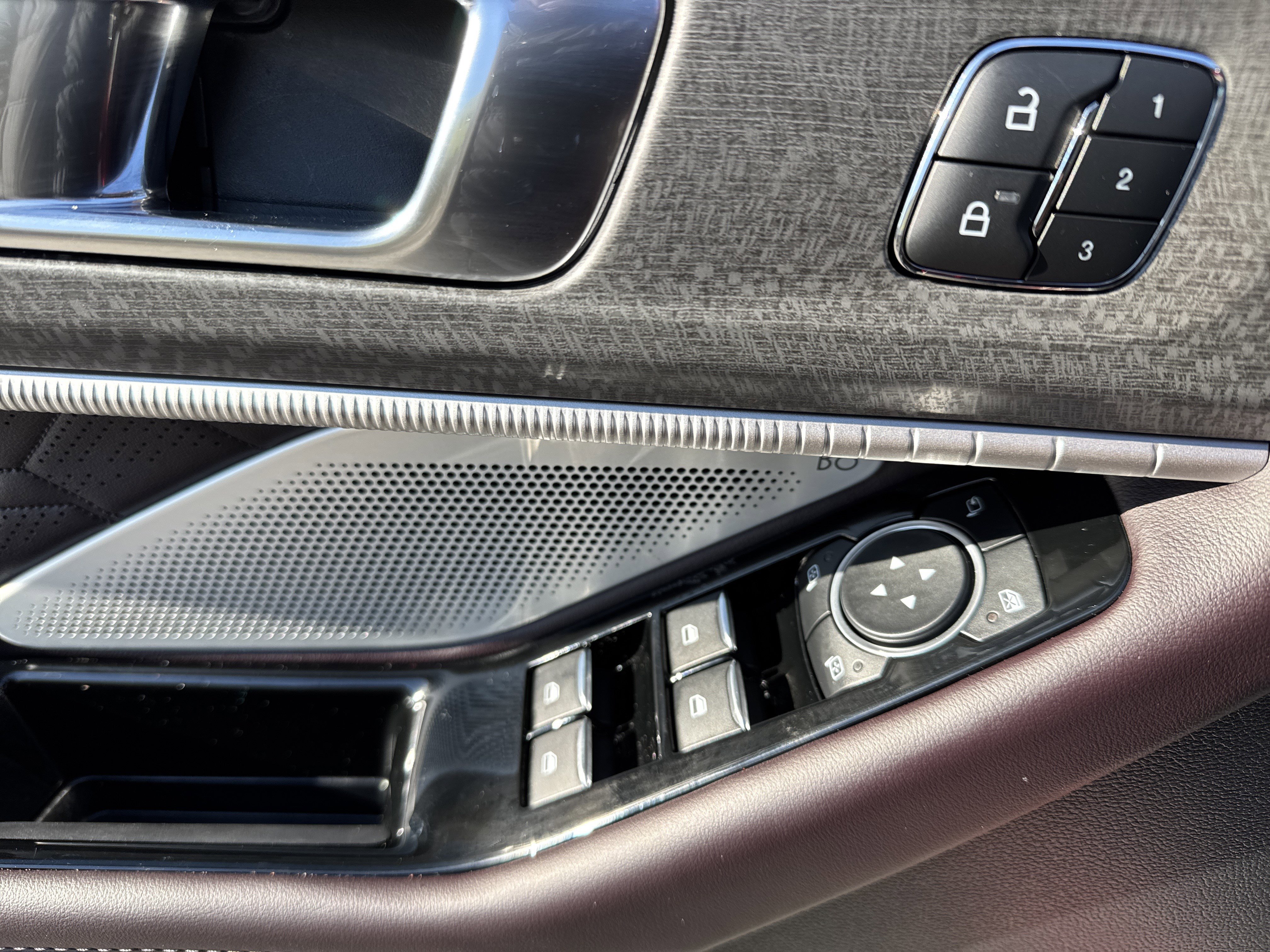 Used 2025 Ford Explorer Platinum w/ LUX Leather Package image 15