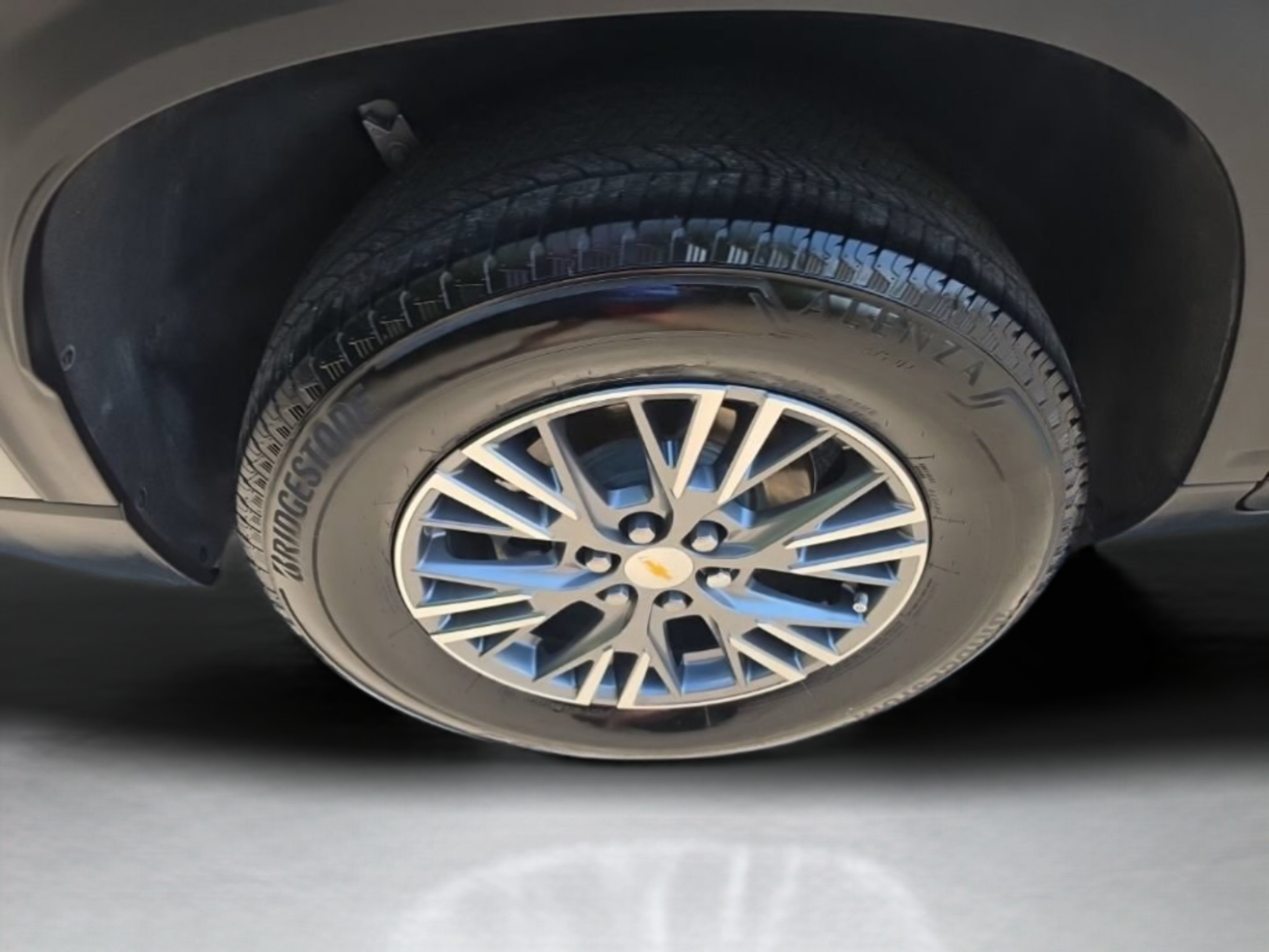 Used 2025 Chevrolet Traverse LT w/ LPO, Floor Liner Package FWD image 35