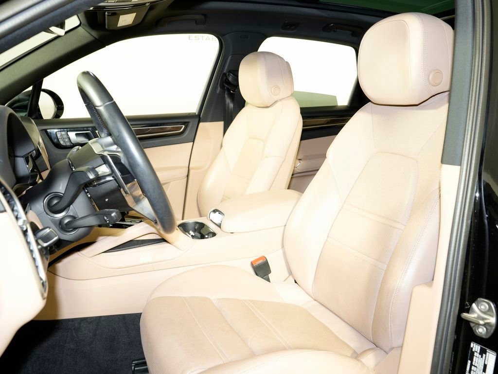 Certified 2023 Porsche Cayenne image 5