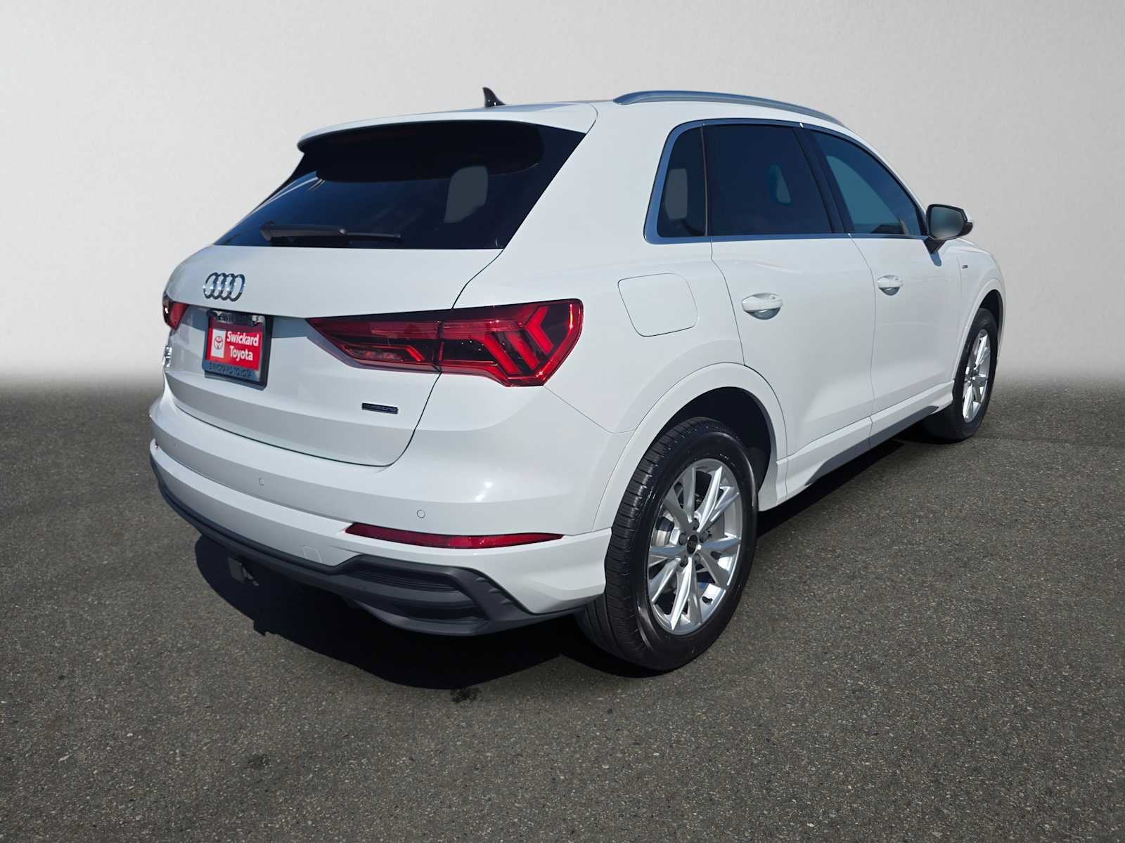 Used 2023 Audi Q3 2.0T Premium Plus w/ Premium Plus Package AWD/4WD image 3