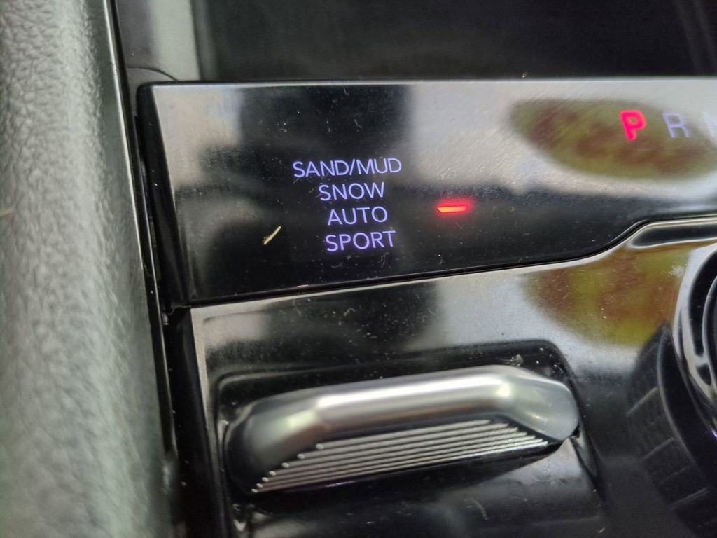 Used 2023 Jeep Grand Cherokee Limited w/ Luxury Tech Group II AWD/4WD image 30