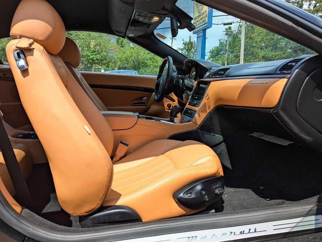 Used 2011 Maserati GranTurismo Convertible RWD image 29
