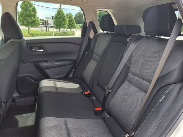 Used 2024 Nissan Rogue S FWD image 3