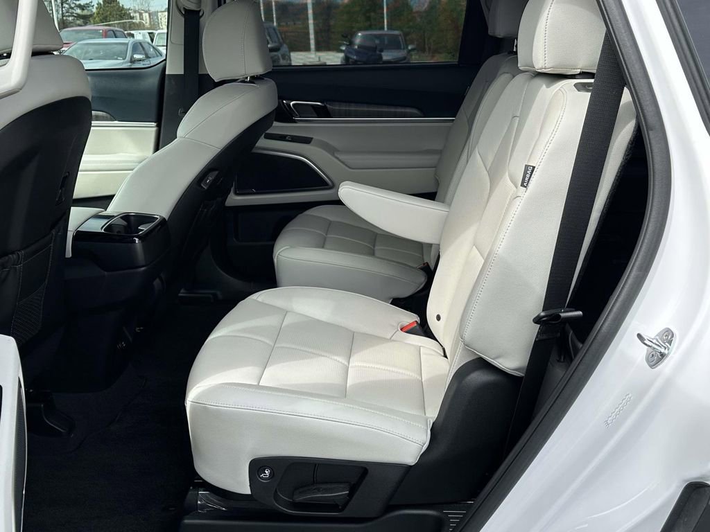 Used 2024 Kia Telluride EX w/ EX Captain's Chair Package image 10