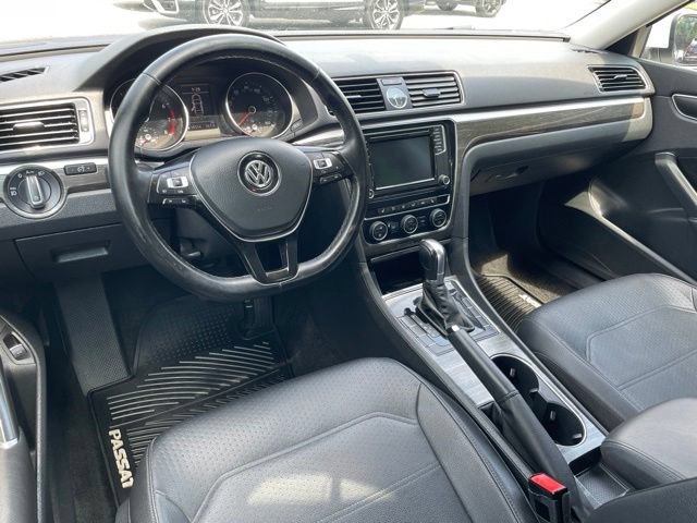 Used 2016 Volkswagen Passat 1.8T SE w/ Lighting Package (P06) FWD image 16