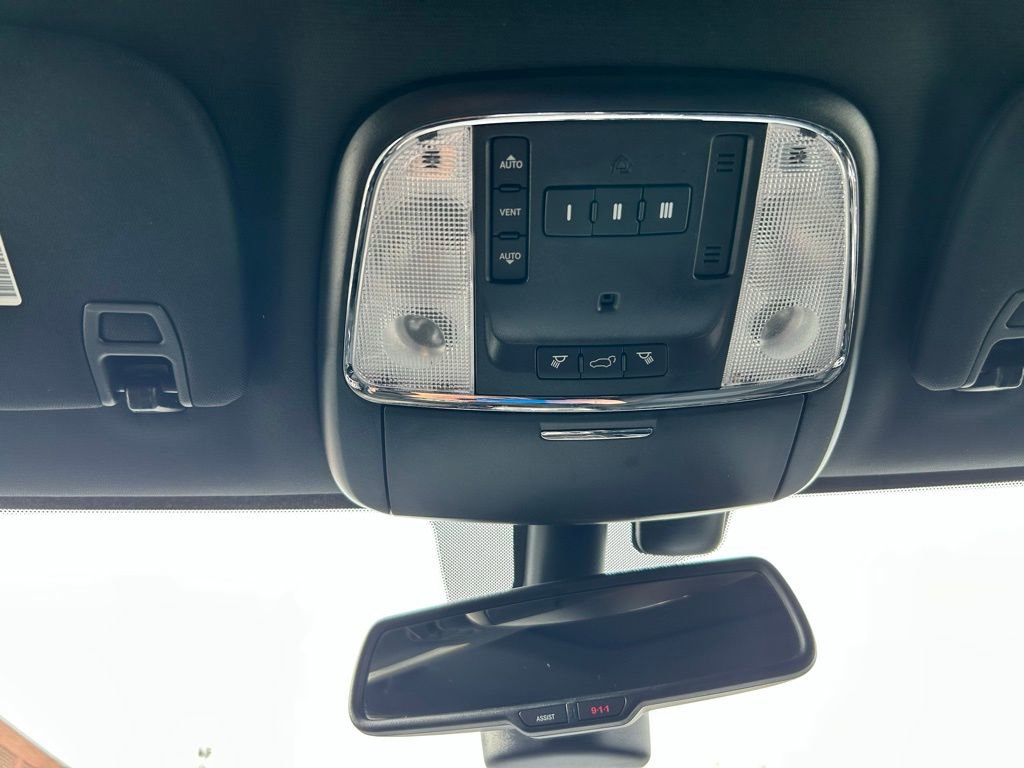 Used 2016 Jeep Grand Cherokee Laredo 75th Anniversary image 28