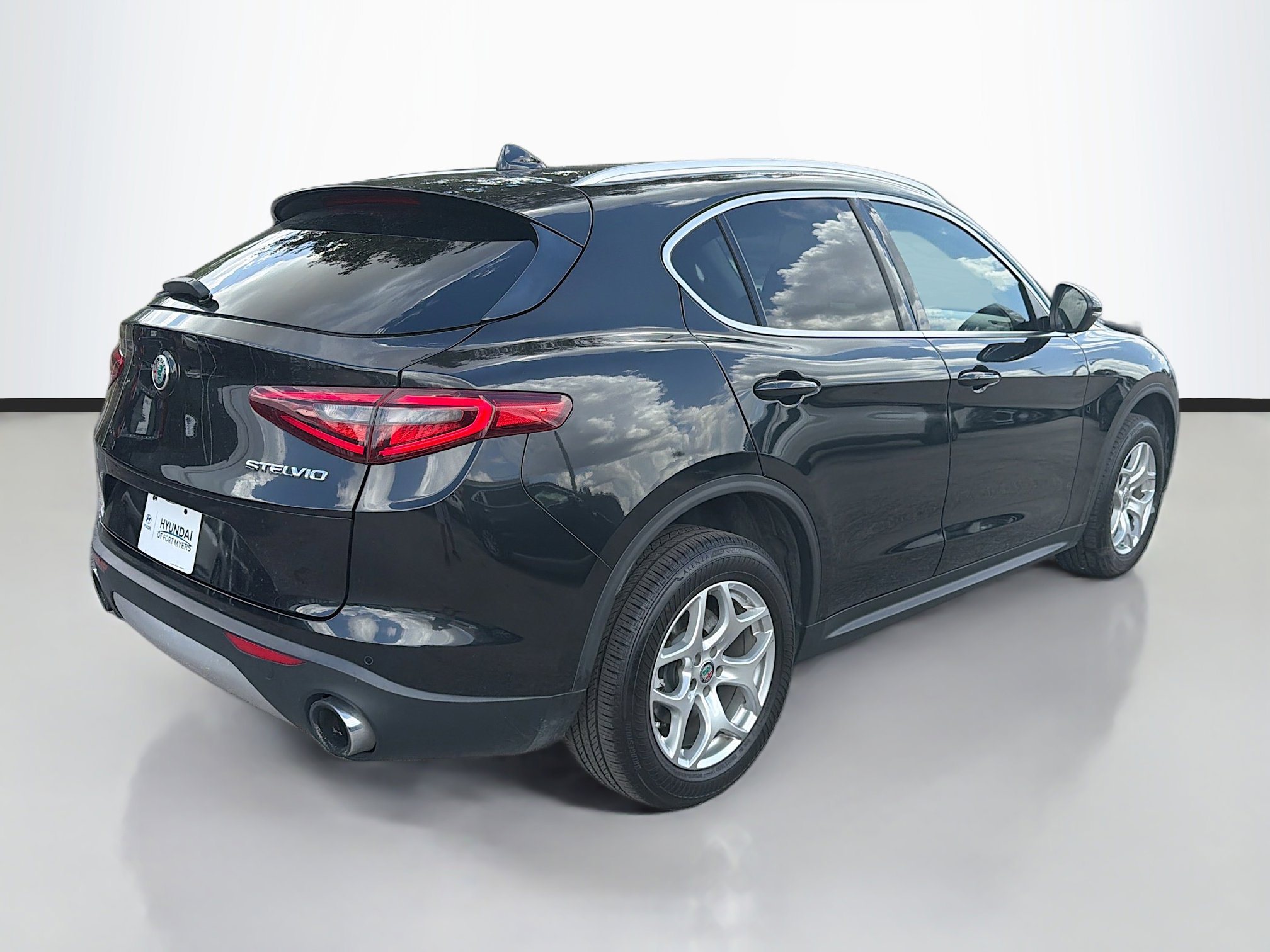 Used 2020 Alfa Romeo Stelvio Base image 3