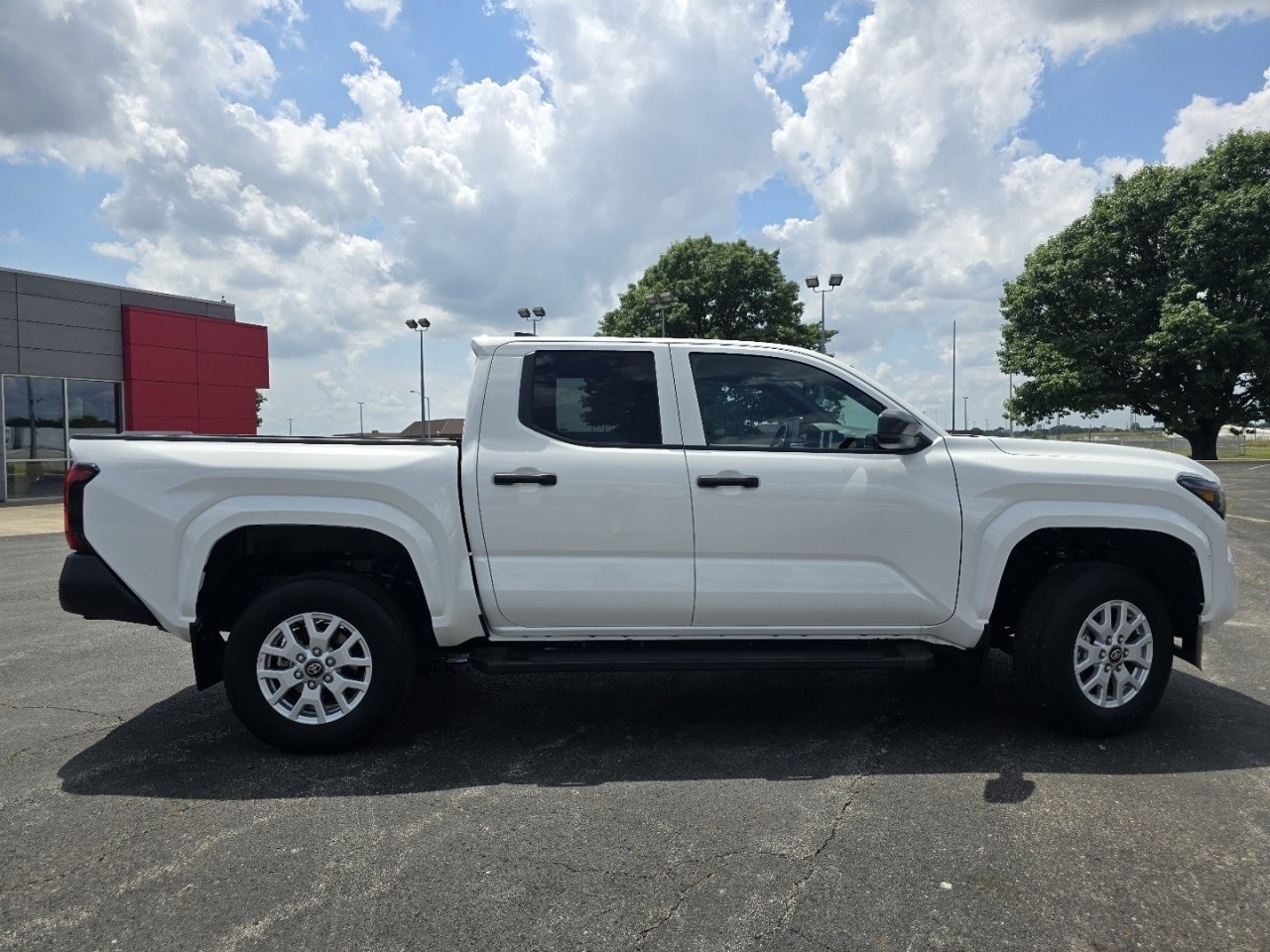 Certified 2024 Toyota Tacoma SR AWD/4WD image 15