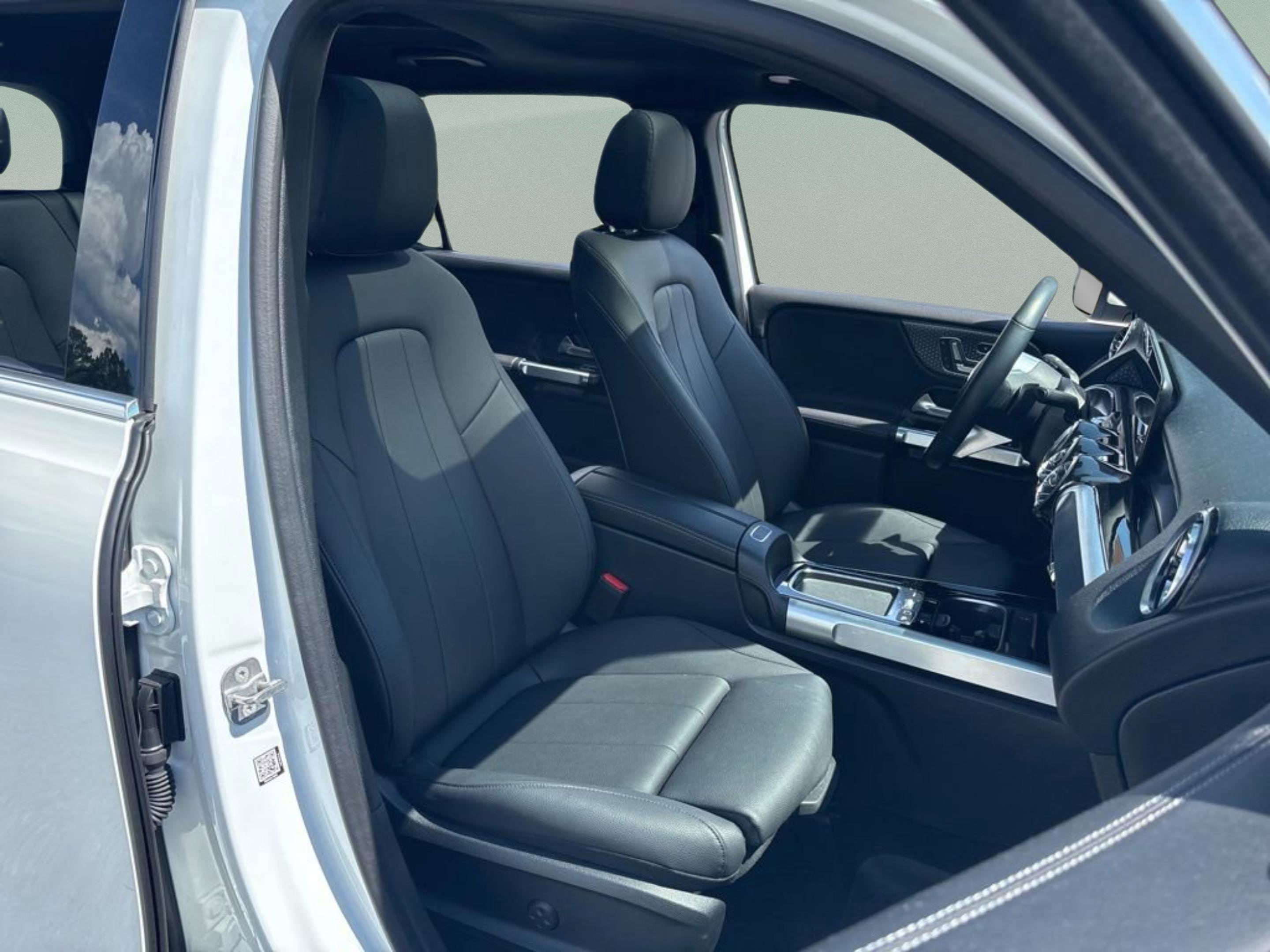 Used 2025 Mercedes-Benz GLB 250 image 35