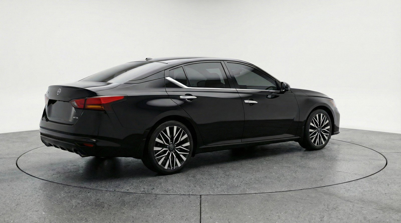 Used 2025 Nissan Altima 2.5 SV FWD image 9