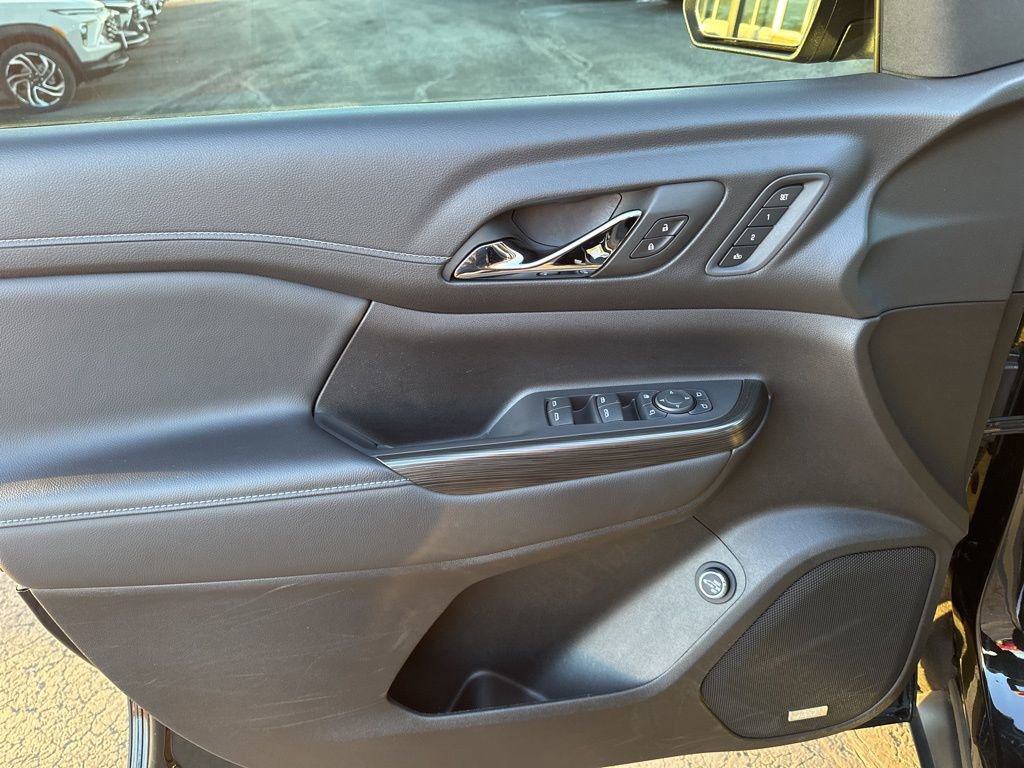 Certified 2023 GMC Acadia SLT w/ Preferred Package image 18