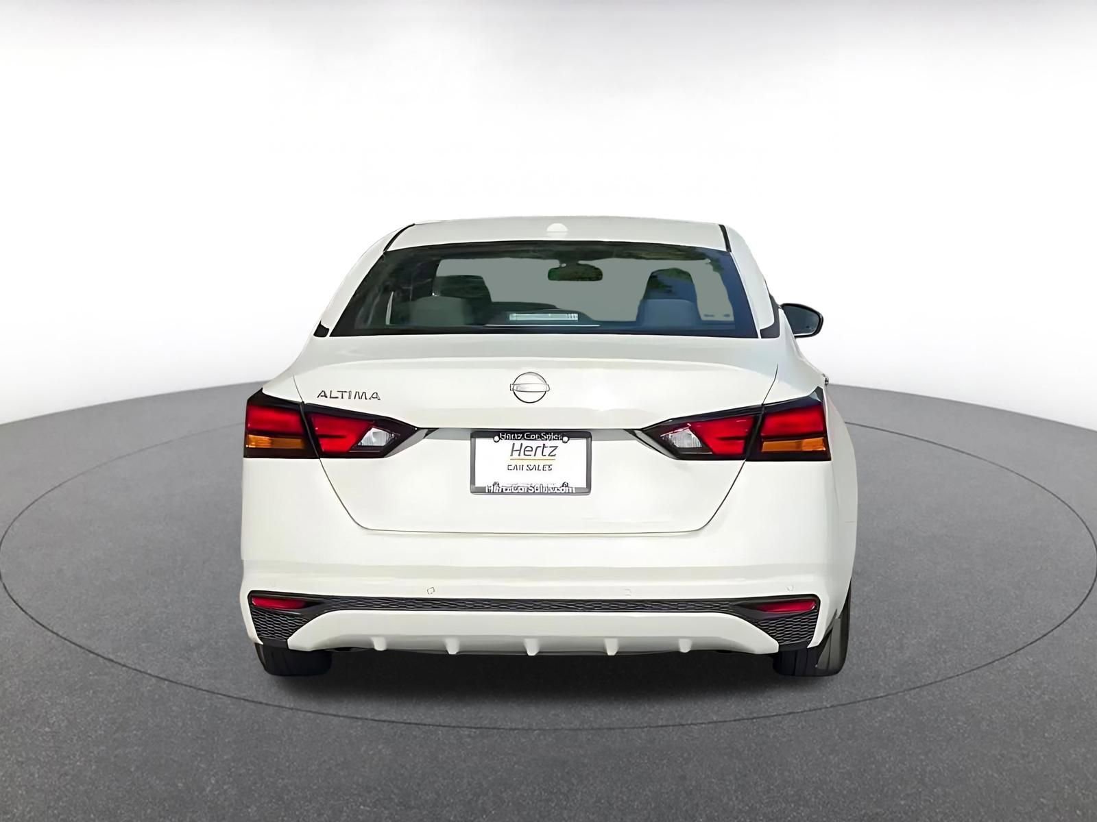 Used 2025 Nissan Altima 2.5 SV FWD image 12