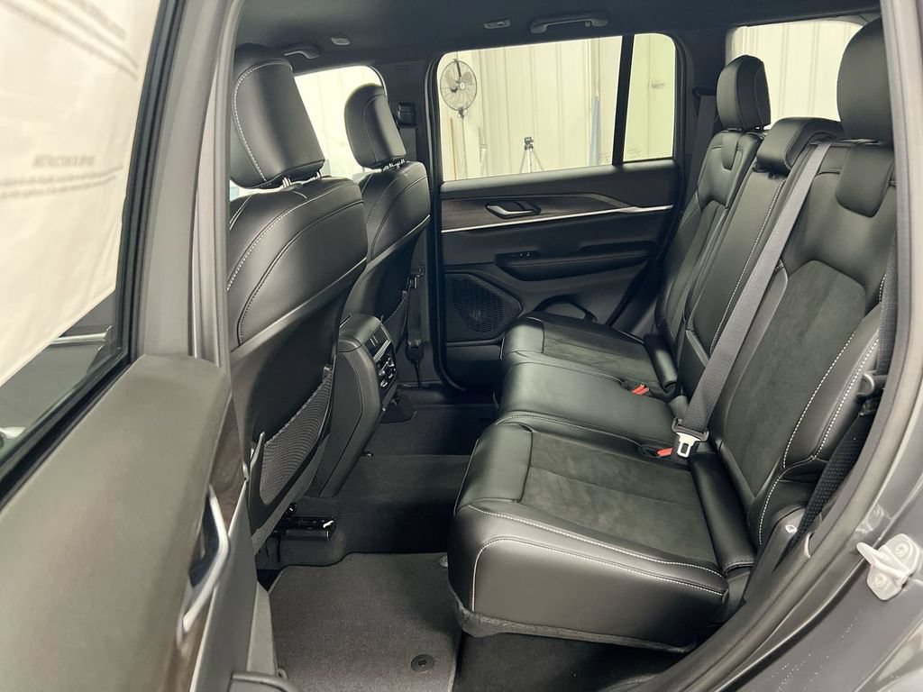 New 2026 Jeep Grand Cherokee Altitude AWD/4WD image 22