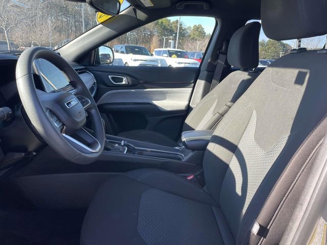 Used 2023 Jeep Compass Sport image 4