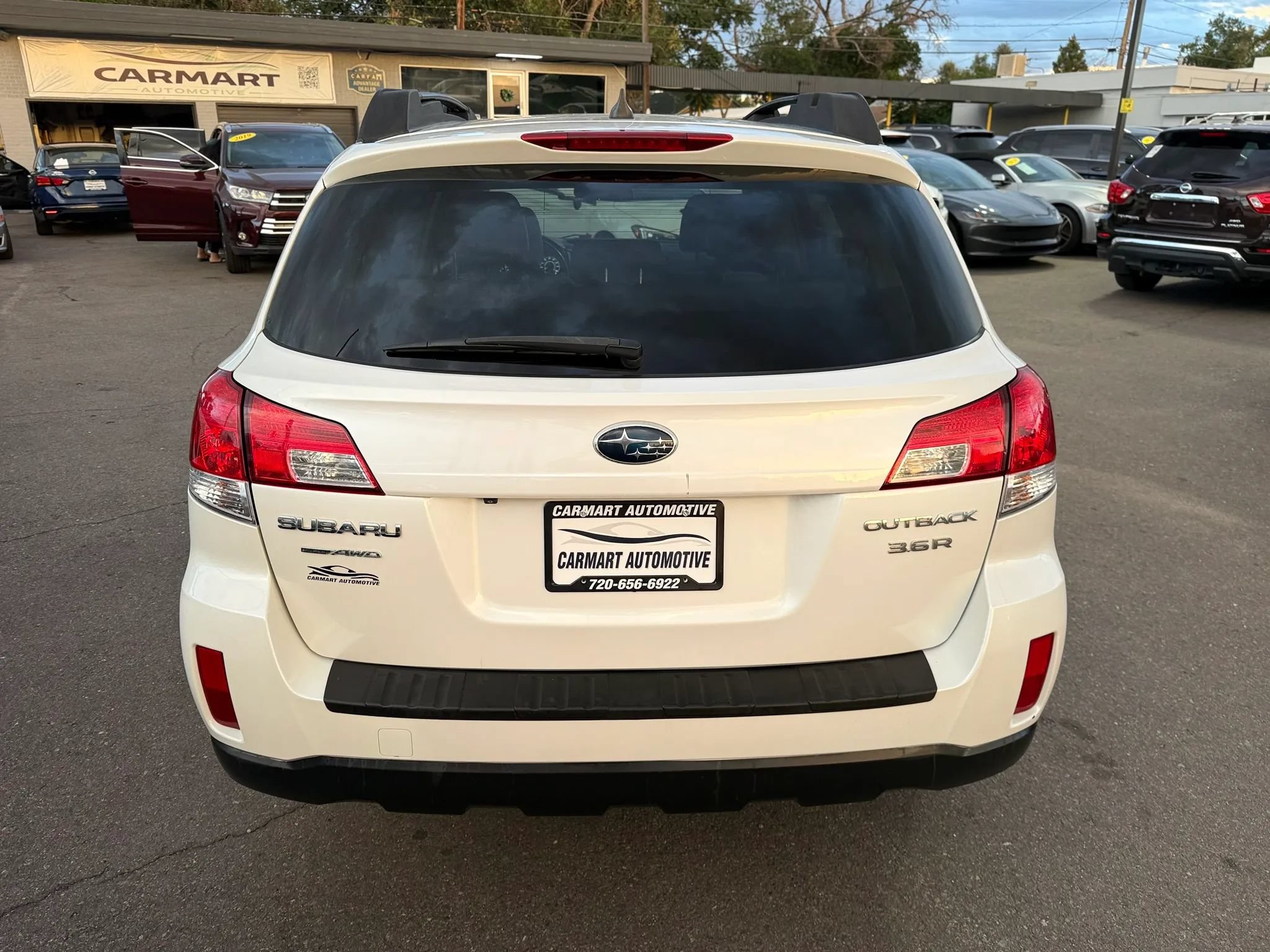 Used 2013 Subaru Outback 3.6R Limited w/ Moonroof Pkg AWD/4WD image 8