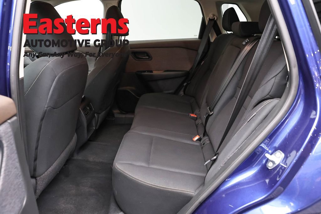 Used 2023 Nissan Rogue S AWD/4WD image 22