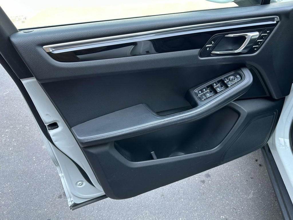 Used 2016 Porsche Macan S image 18