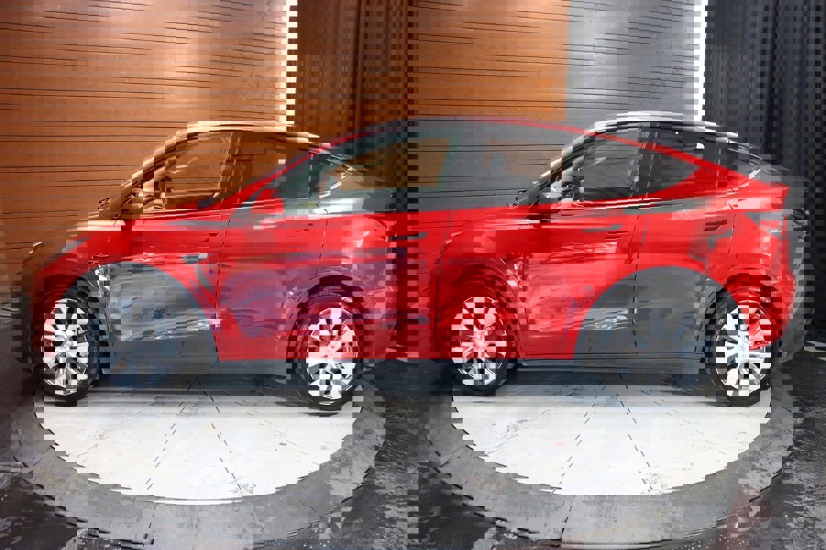 Used 2023 Tesla Model Y Long Range image 15