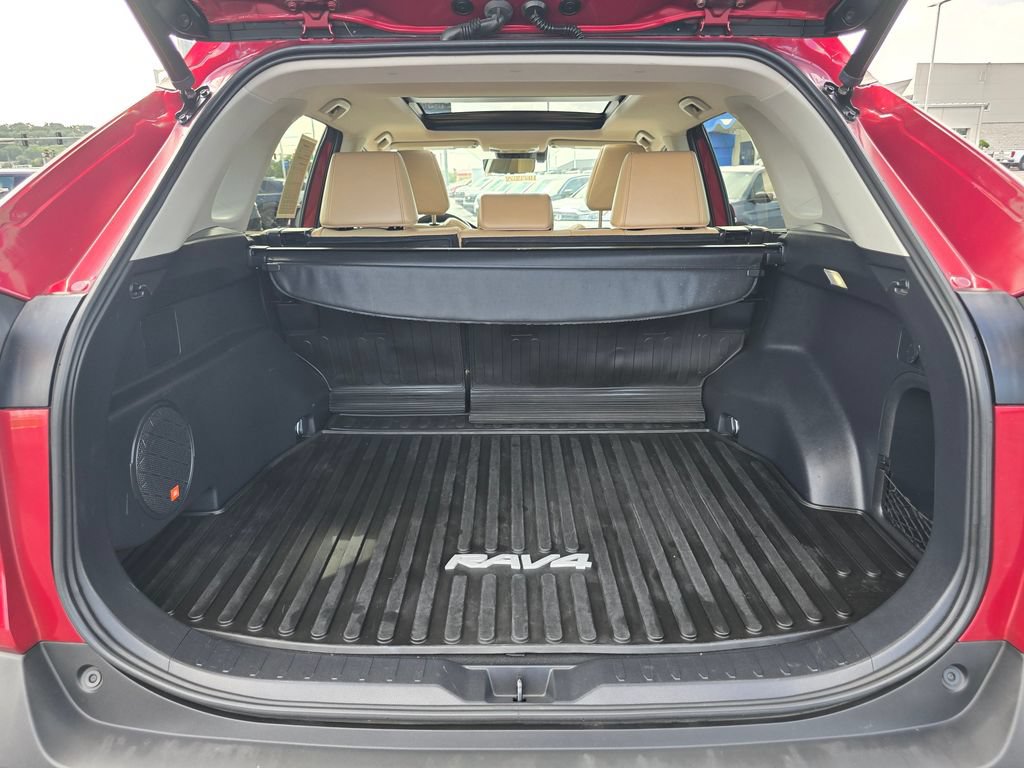 Used 2022 Toyota RAV4 Limited AWD/4WD image 14