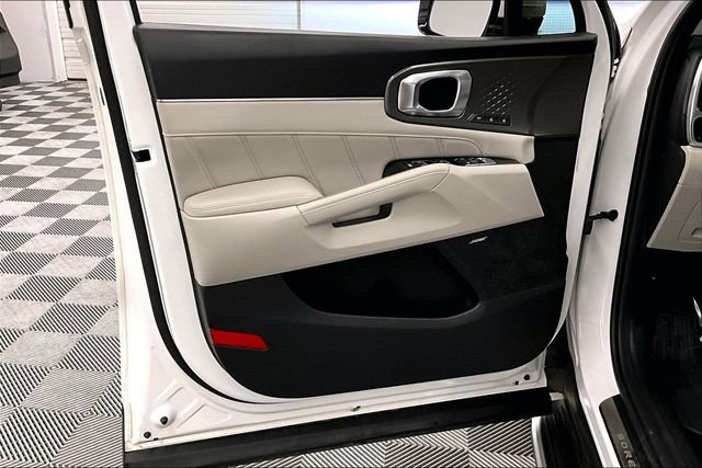 Used 2023 Kia Sorento SX Prestige image 19