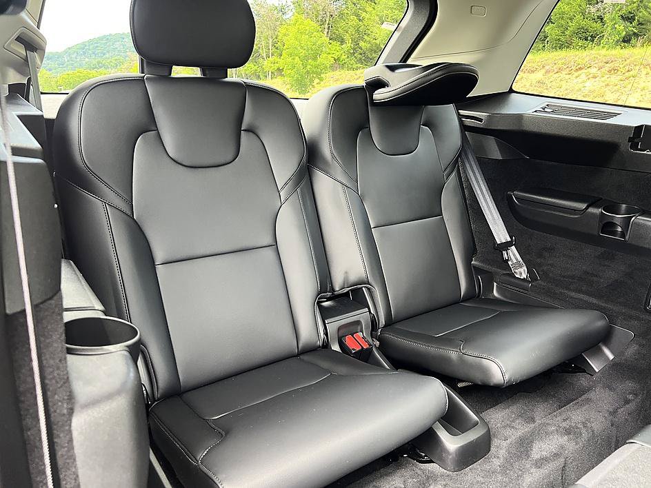 Used 2021 Volvo XC90 T5 Momentum w/ Climate Package FWD image 22